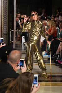Pam Hogg Fashion Show auf der London Fashion Week SS17