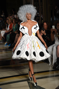 Pam Hogg Fashion Show auf der London Fashion Week SS17