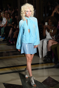 Pam Hogg Fashion Show auf der London Fashion Week SS17