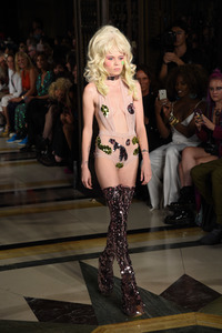 Pam Hogg Fashion Show auf der London Fashion Week SS17