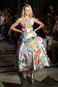 Pam Hogg Fashion Show auf der London Fashion Week SS17