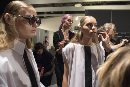 Backstage auf der Mercedes-Benz Fashion Week Madrid SS17