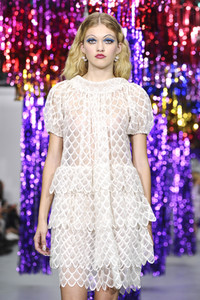 Ryan Lo Fashion Show auf der London Fashion Week SS17