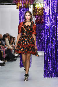 Ryan Lo Fashion Show auf der London Fashion Week SS17