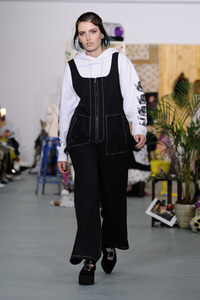 Ashley Williams Fashion Show auf der London Fashion Week SS17