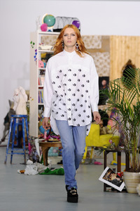 Ashley Williams Fashion Show auf der London Fashion Week SS17