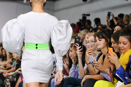Ashley Williams Fashion Show auf der London Fashion Week SS17