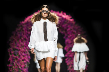 Juana Martin Fashion Show auf der Mercedes-Benz Fashion Week Madrid SS17