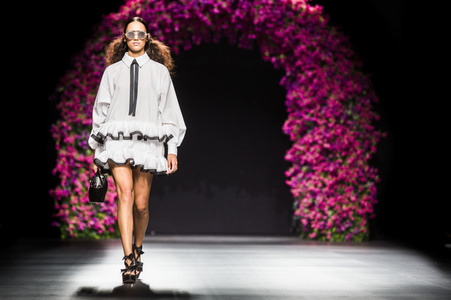 Juana Martin Fashion Show auf der Mercedes-Benz Fashion Week Madrid SS17