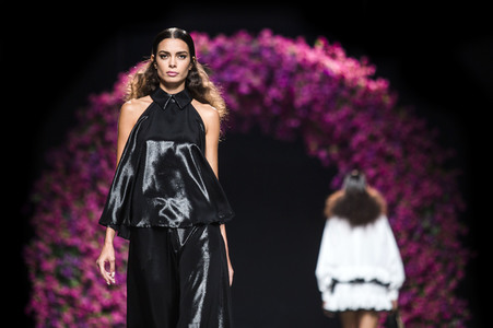 Juana Martin Fashion Show auf der Mercedes-Benz Fashion Week Madrid SS17