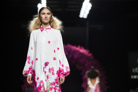 Juana Martin Fashion Show auf der Mercedes-Benz Fashion Week Madrid SS17