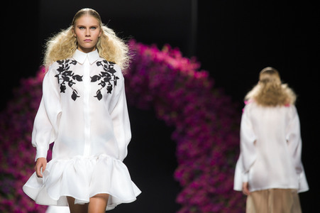 Juana Martin Fashion Show auf der Mercedes-Benz Fashion Week Madrid SS17