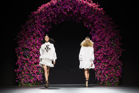 Juana Martin Fashion Show auf der Mercedes-Benz Fashion Week Madrid SS17