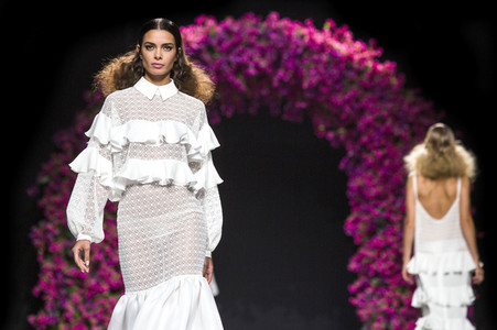Juana Martin Fashion Show auf der Mercedes-Benz Fashion Week Madrid SS17