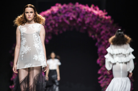 Juana Martin Fashion Show auf der Mercedes-Benz Fashion Week Madrid SS17
