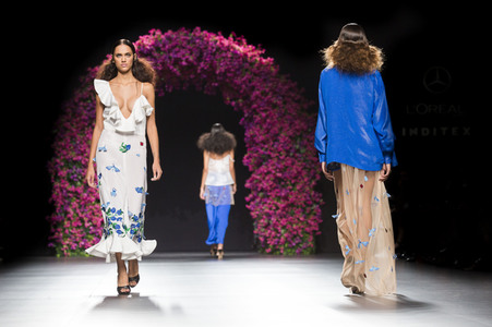 Juana Martin Fashion Show auf der Mercedes-Benz Fashion Week Madrid SS17