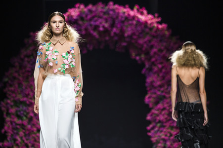 Juana Martin Fashion Show auf der Mercedes-Benz Fashion Week Madrid SS17