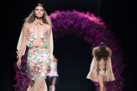 Juana Martin Fashion Show auf der Mercedes-Benz Fashion Week Madrid SS17