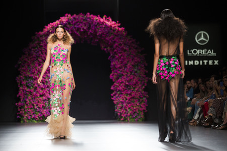Juana Martin Fashion Show auf der Mercedes-Benz Fashion Week Madrid SS17