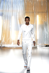 Nouman Fashion Show auf der Mercedes-Benz Fashion Week Madrid SS17