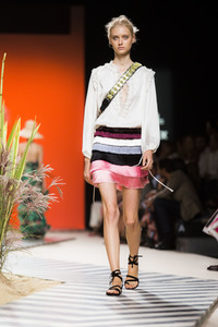 Jorge Vázquez Fashion Show auf der Mercedes-Benz Fashion Week Madrid SS17