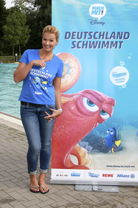 Charity-Event 'Deutschland schwimmt' in Hamburg