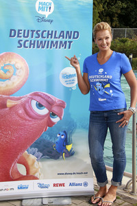 Charity-Event 'Deutschland schwimmt' in Hamburg