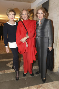 Theaterpremiere 'Glücklich die Glücklichen' in München