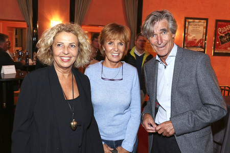 Theaterpremiere 'Glücklich die Glücklichen' in München