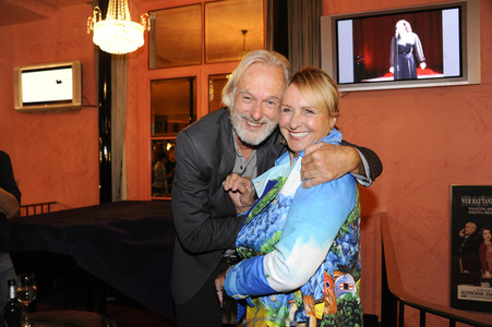 Theaterpremiere 'Glücklich die Glücklichen' in München