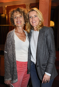 Theaterpremiere 'Glücklich die Glücklichen' in München