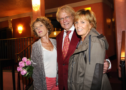 Theaterpremiere 'Glücklich die Glücklichen' in München