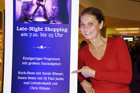 Late Night Shopping Party in Hamburg