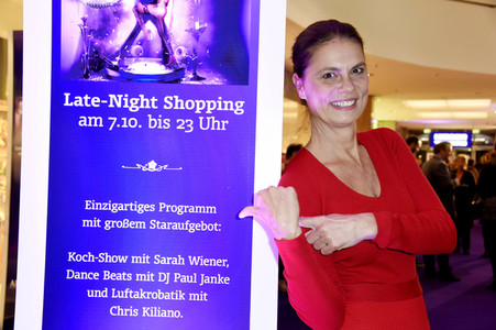 Late Night Shopping Party in Hamburg