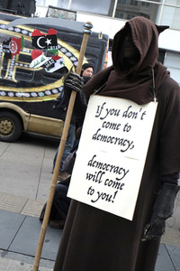 'Die Waffen nieder!' Demo in Berlin