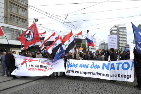 'Die Waffen nieder!' Demo in Berlin