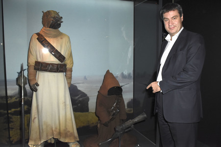 Markus Söder besucht 'Star Wars Identities' in München