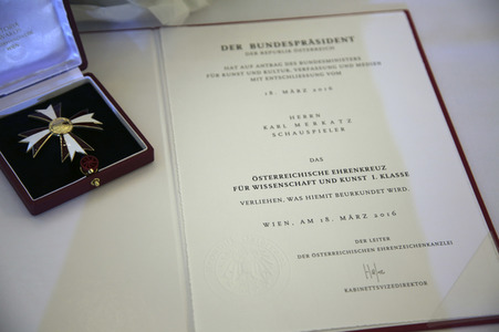 Verleihung des Ehrenkreuzes an Karl Merkatz in Wien
