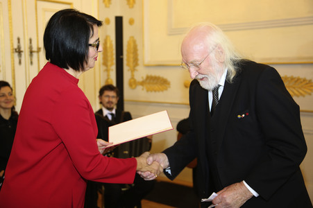 Verleihung des Ehrenkreuzes an Karl Merkatz in Wien