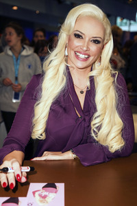Daniela Katzenberger auf der Frankfurter Buchmesse 2016