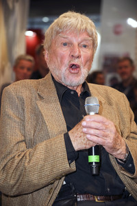 Hardy Krüger präsentiert am Stand der Süddeutschen Zeitung SZ auf der Buchmesse 2016 in Frankfurt sein Buch 'Was das Leben sich erlaubt'.