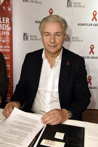 Pressetermin 'Künstler gegen AIDS - Die Gala 2016' in Berlin