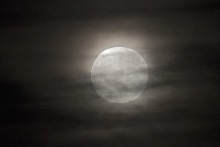 Super-Vollmond über Berlin