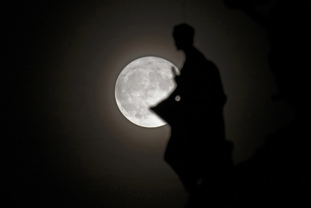 Super-Vollmond über Berlin
