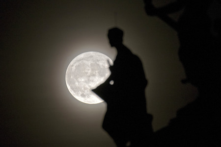 Super-Vollmond über Berlin