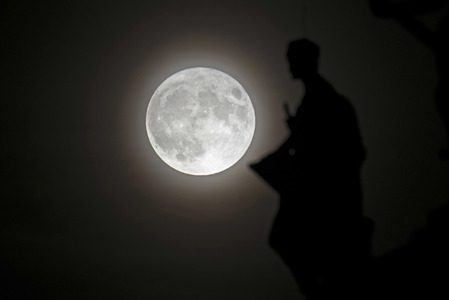 Super-Vollmond über Berlin