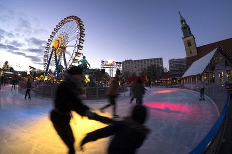 Weihnachtsmarkt am Alexanderplatz in Berlin