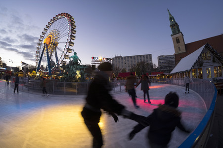 Weihnachtsmarkt am Alexanderplatz in Berlin