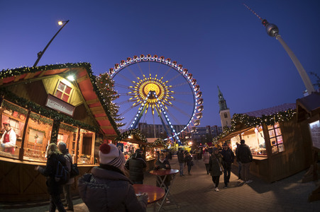 Weihnachtsmarkt am Alexanderplatz in Berlin
