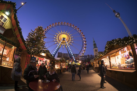 Weihnachtsmarkt am Alexanderplatz in Berlin